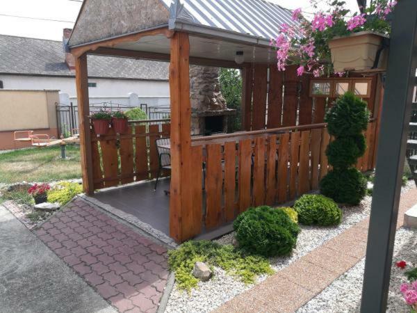 Appartamento Hodosi Apartman Veľký Meder Esterno foto